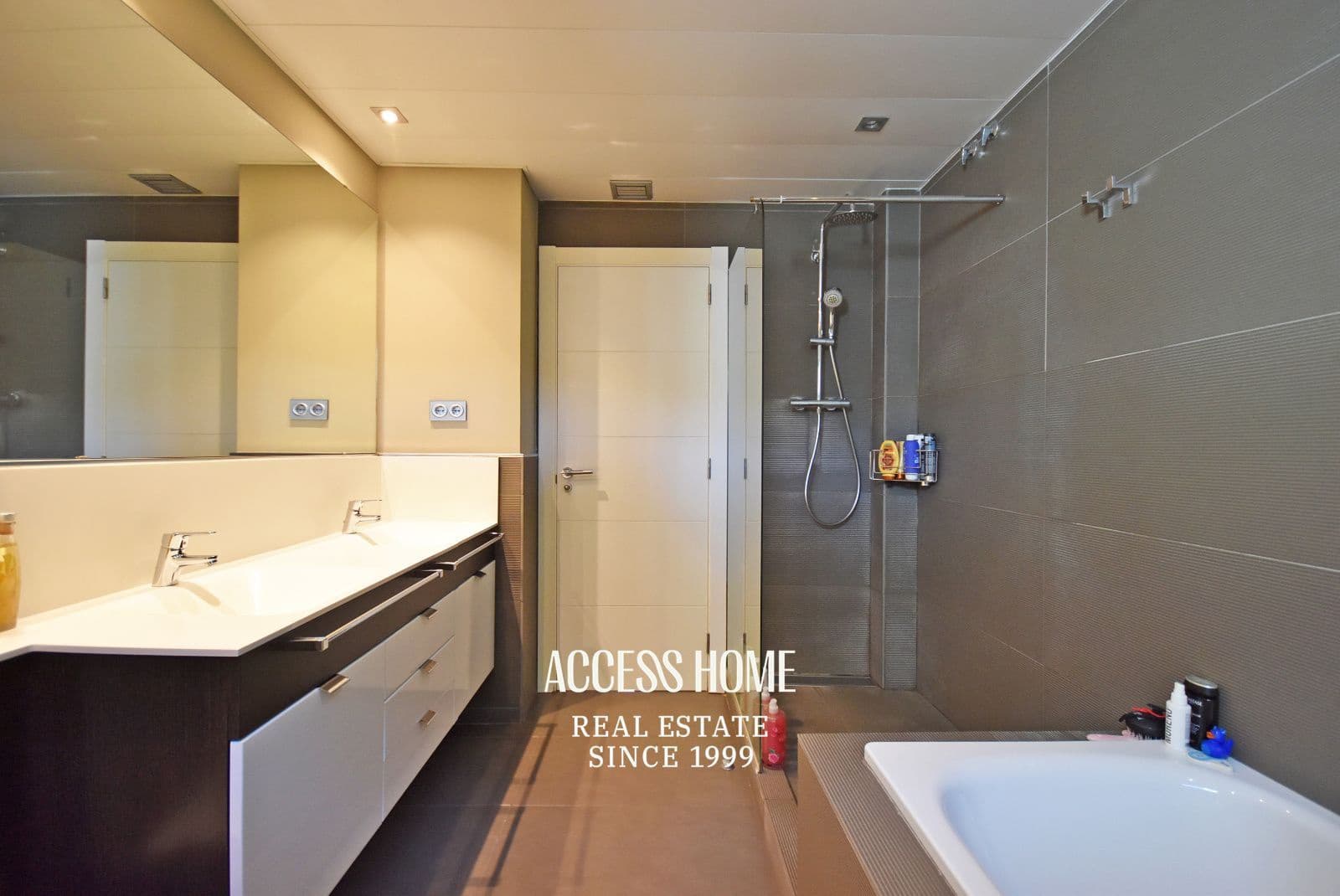 5 Zimmer Villa zu verkaufen in Sant Andreu de Llavaneres mit Pool Garage - 1.180.000 € (Ref: 9793526)