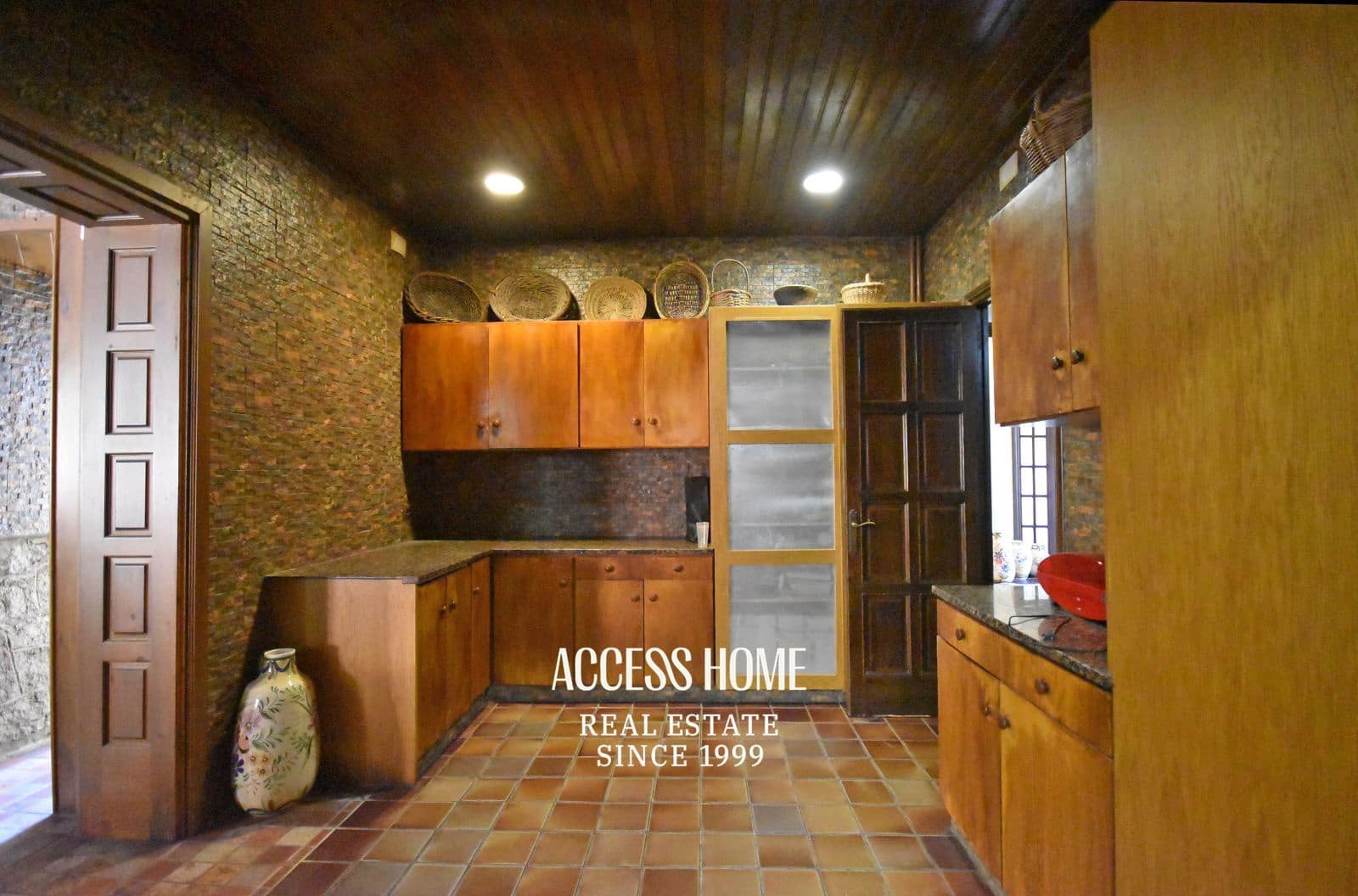 9 slaapkamer Villa te koop in Montornes del Valles met zwembad garage - € 850.000 (Ref: 9795659)