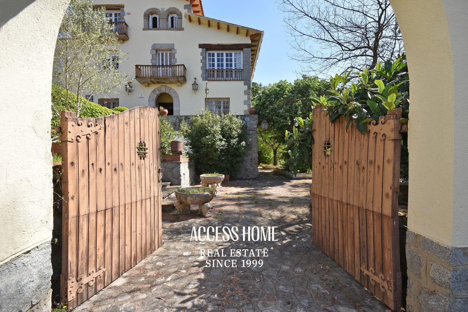 9 slaapkamer Villa te koop in Montornes del Valles met zwembad garage - € 850.000 (Ref: 9795659)