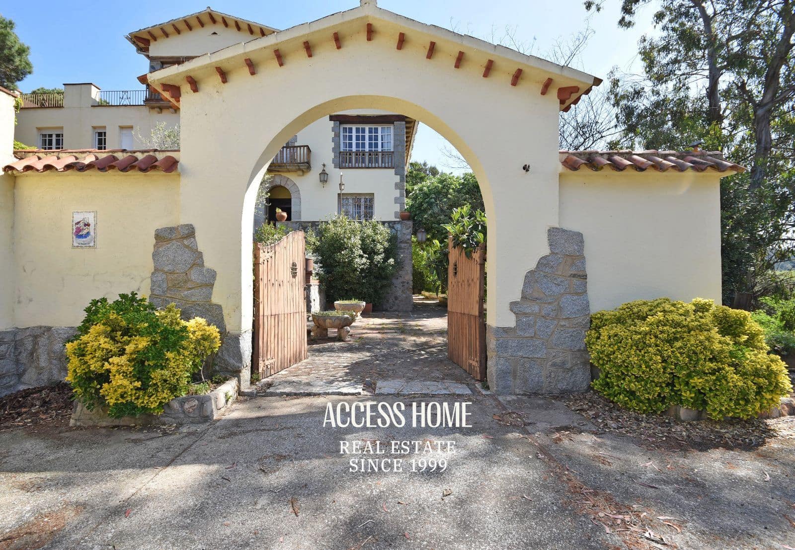 9 slaapkamer Villa te koop in Montornes del Valles met zwembad garage - € 850.000 (Ref: 9795659)