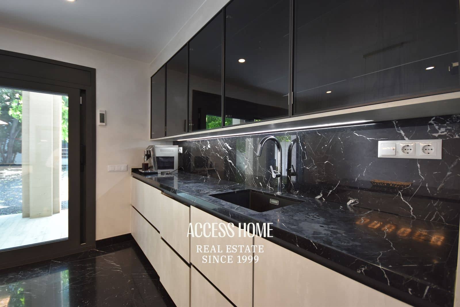 3 slaapkamer Villa te koop in Caldes d'Estrac met garage - € 1.485.000 (Ref: 9795660)