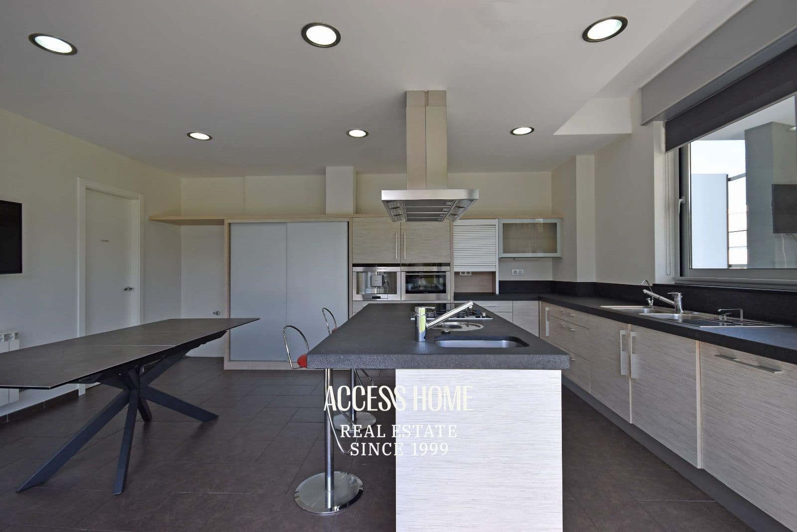 5 bedroom Villa for sale in Mataro with pool garage - € 1,050,000 (Ref: 9807286)