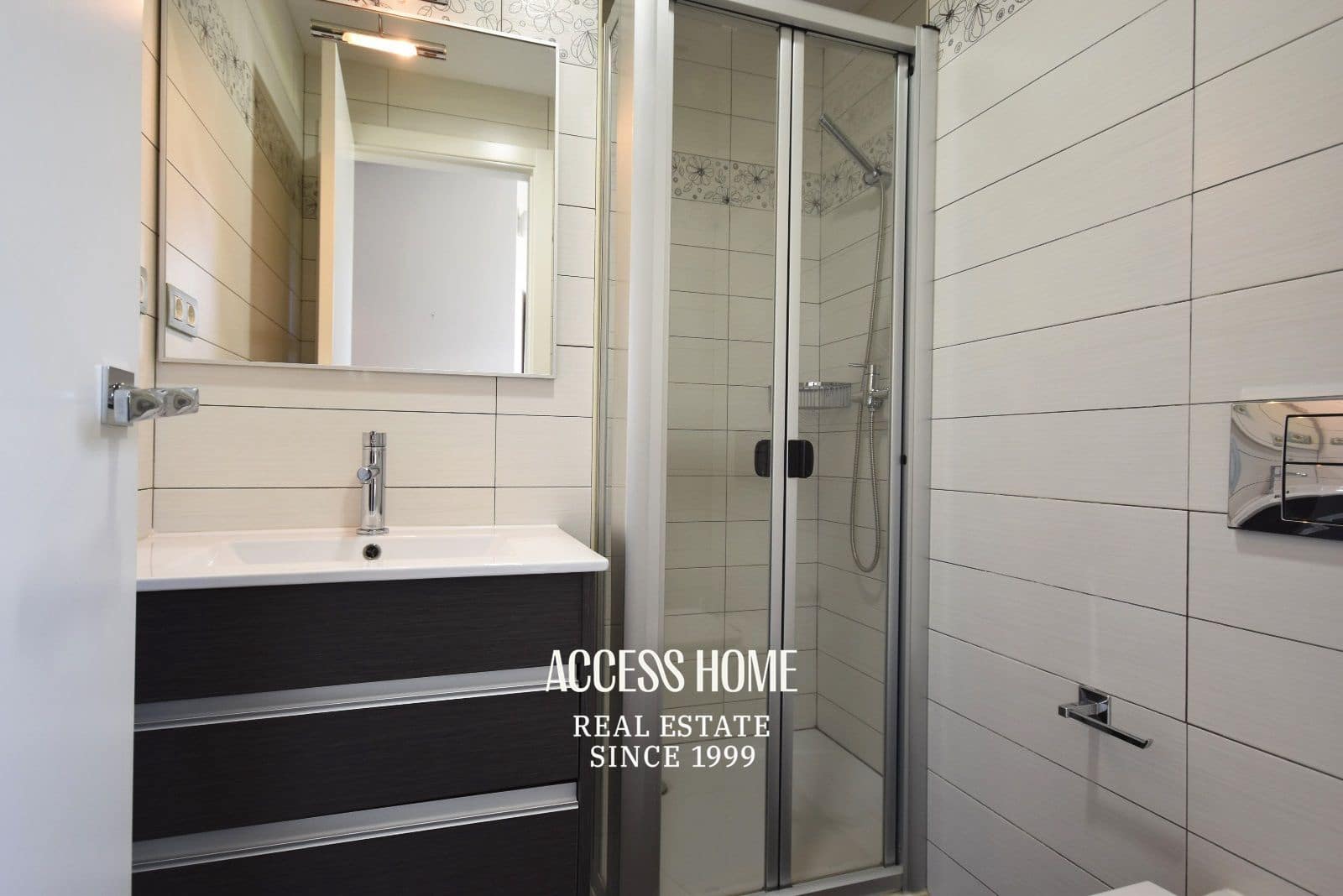 5 bedroom Villa for sale in Mataro with pool garage - € 1,050,000 (Ref: 9807286)