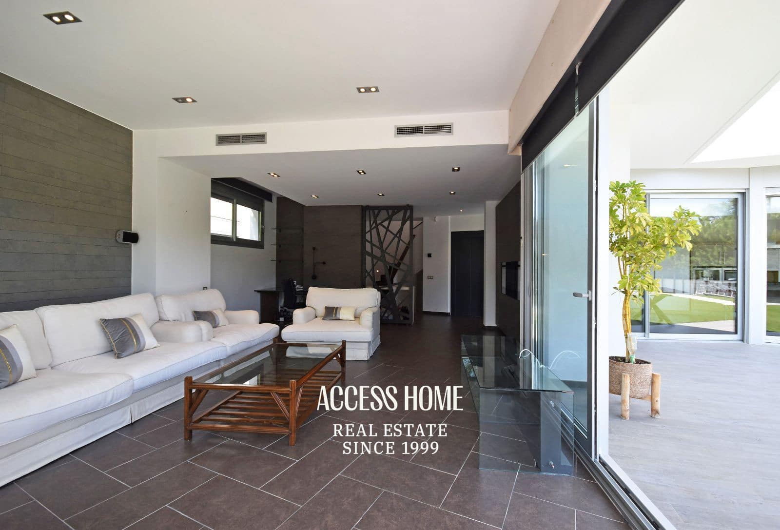 5 bedroom Villa for sale in Mataro with pool garage - € 1,050,000 (Ref: 9807286)