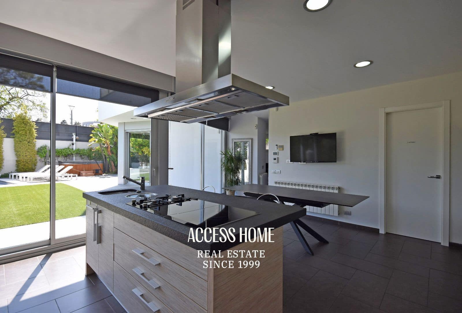 5 bedroom Villa for sale in Mataro with pool garage - € 1,050,000 (Ref: 9807286)