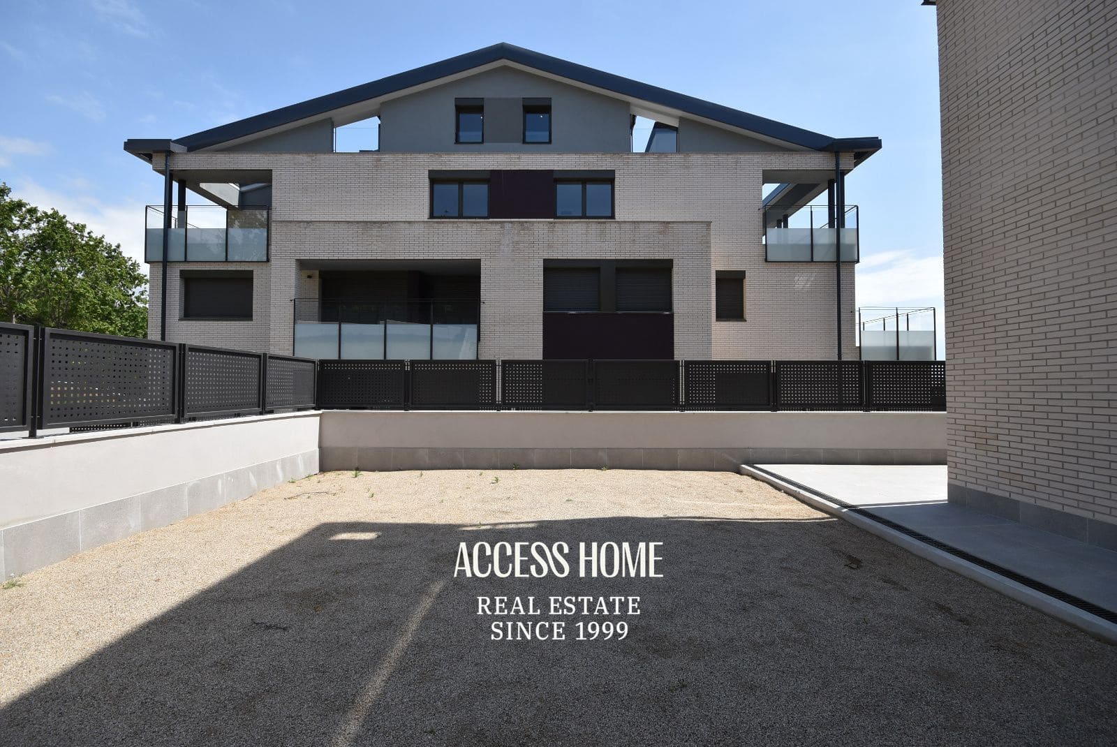 2 bedroom Flat for sale in Premia de Dalt with pool garage - € 498,000 (Ref: 9810430)