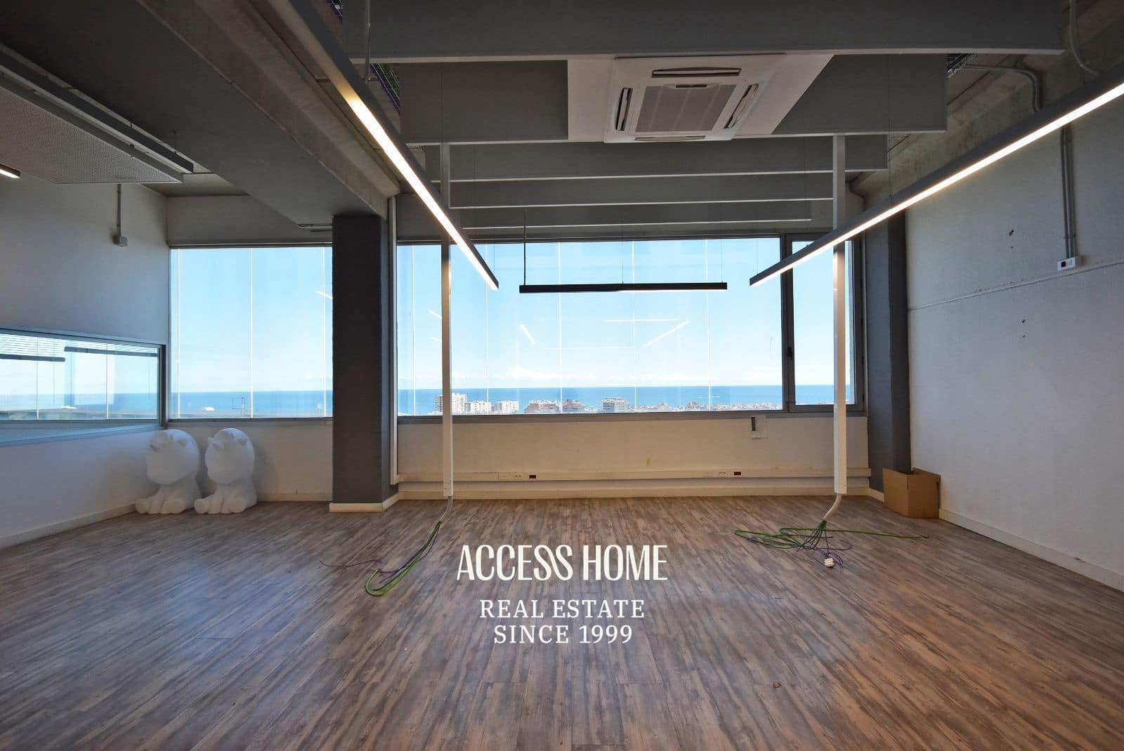 Office for rent in Badalona - € 2,100 (Ref: 9821714)