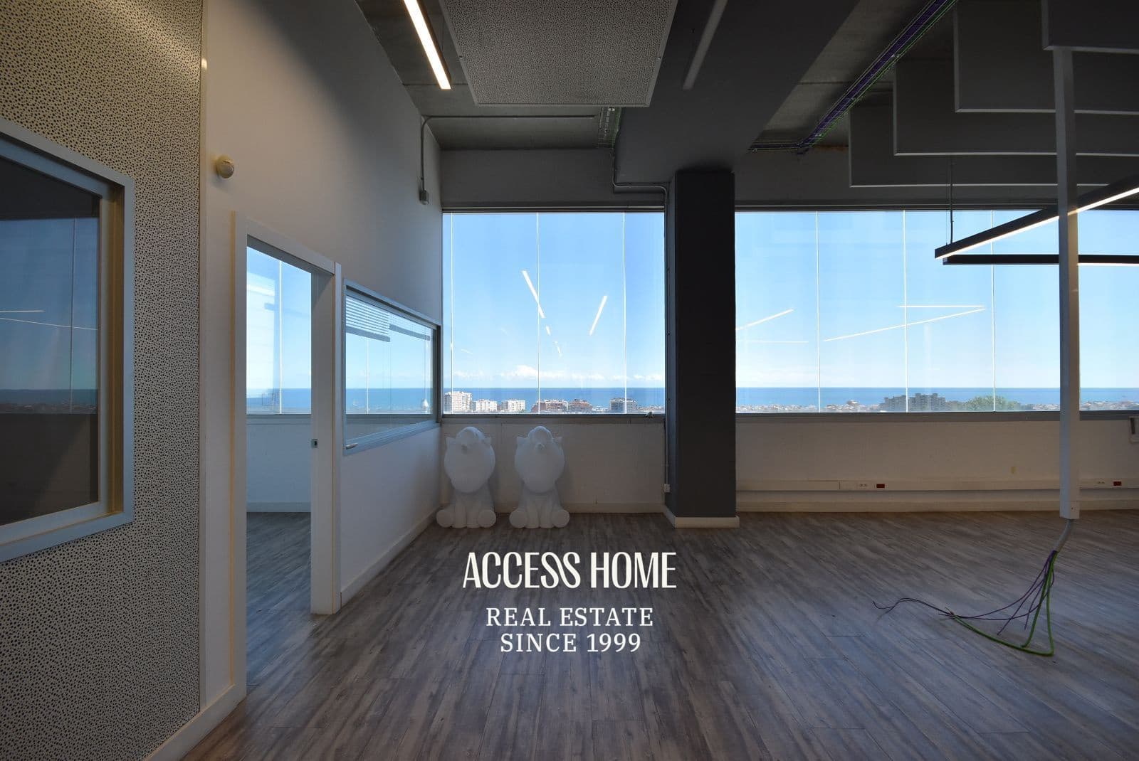 Office for rent in Badalona - € 2,100 (Ref: 9821714)