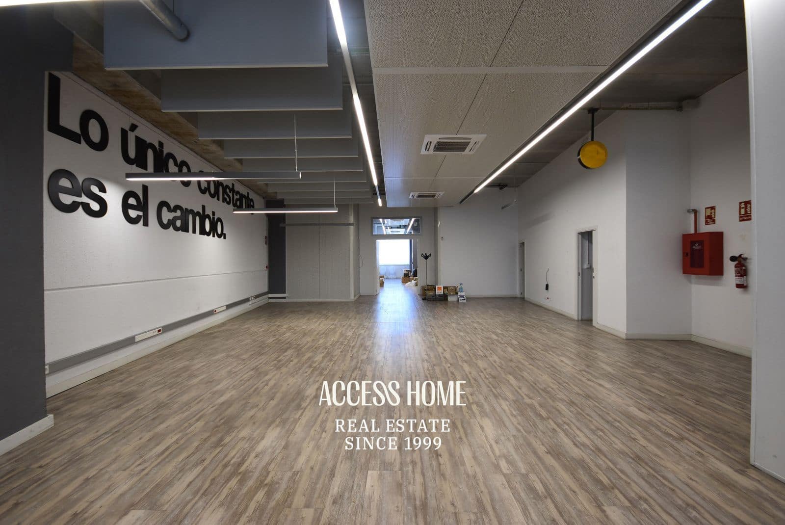 Office for rent in Badalona - € 2,100 (Ref: 9821714)