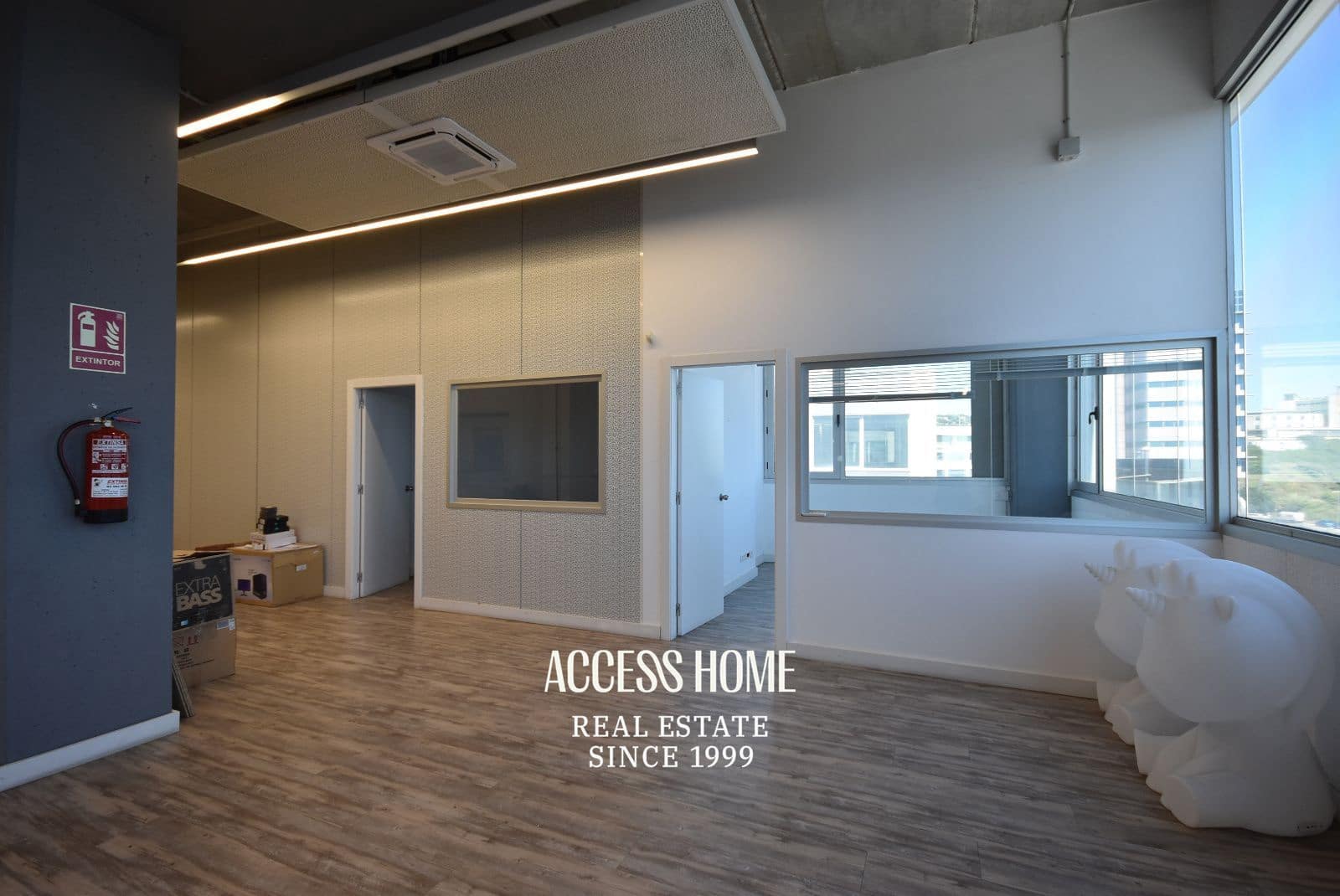 Office for rent in Badalona - € 2,100 (Ref: 9821714)