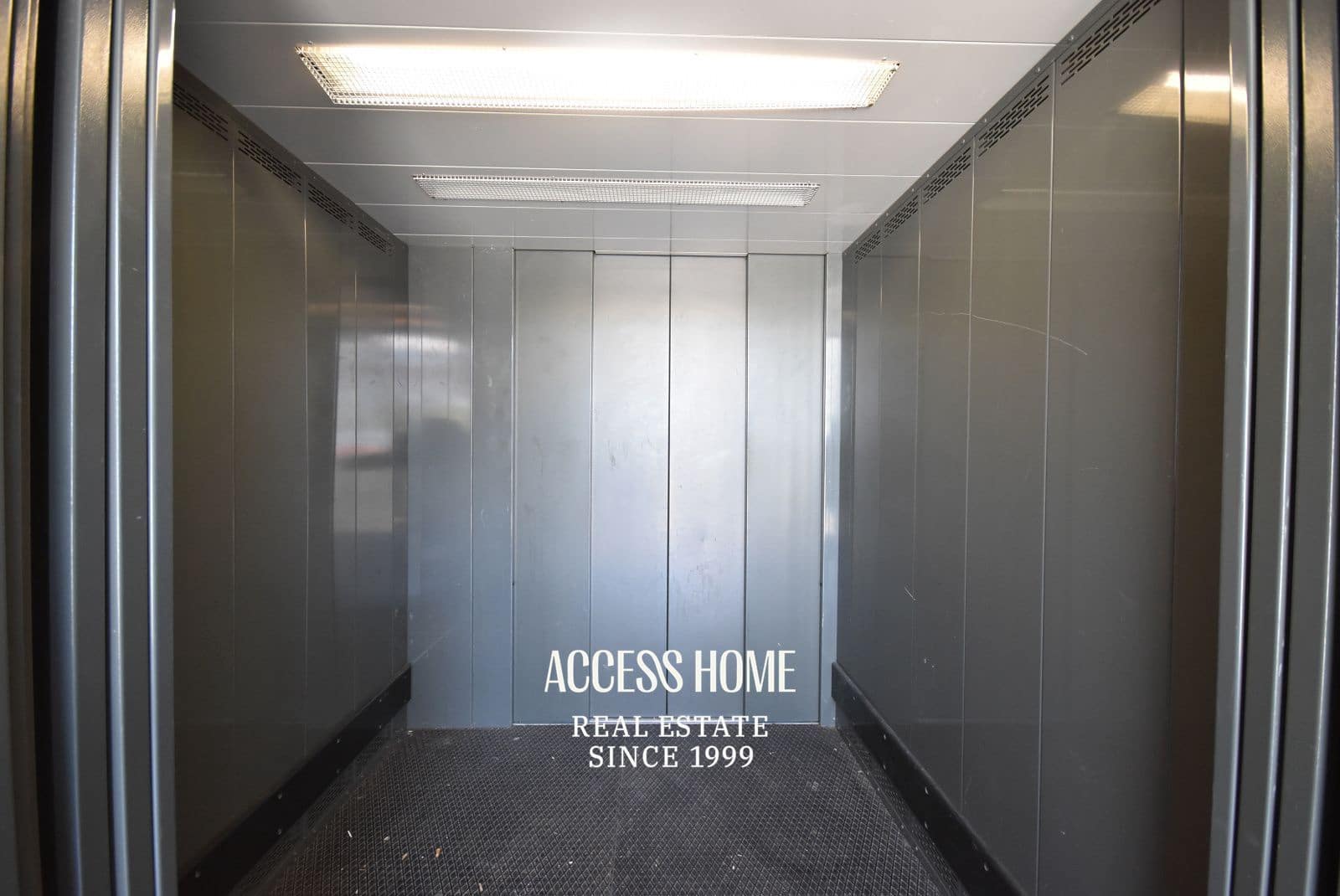 Office for rent in Badalona - € 2,100 (Ref: 9821714)