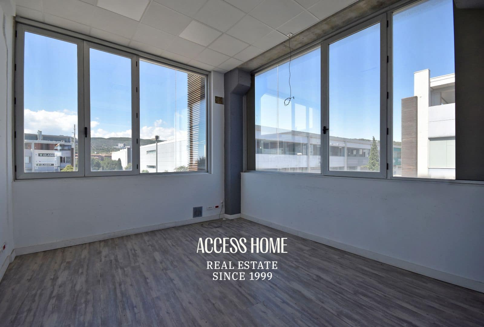 Office for rent in Badalona - € 2,100 (Ref: 9821714)