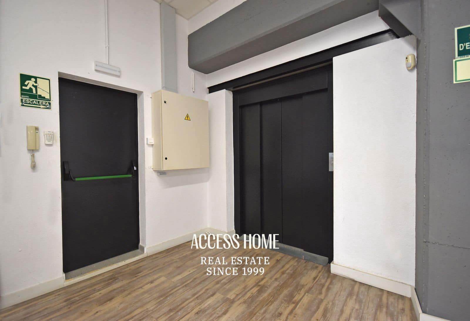 Office for rent in Badalona - € 2,100 (Ref: 9821714)