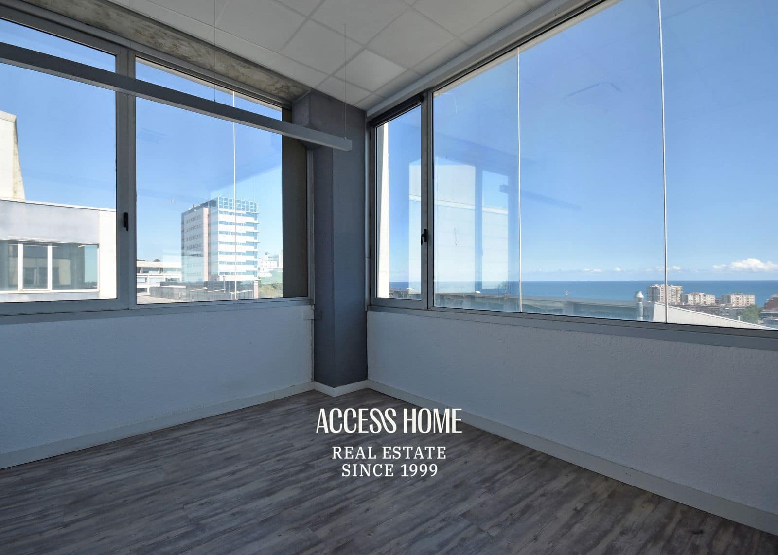 Office for rent in Badalona - € 2,100 (Ref: 9821714)