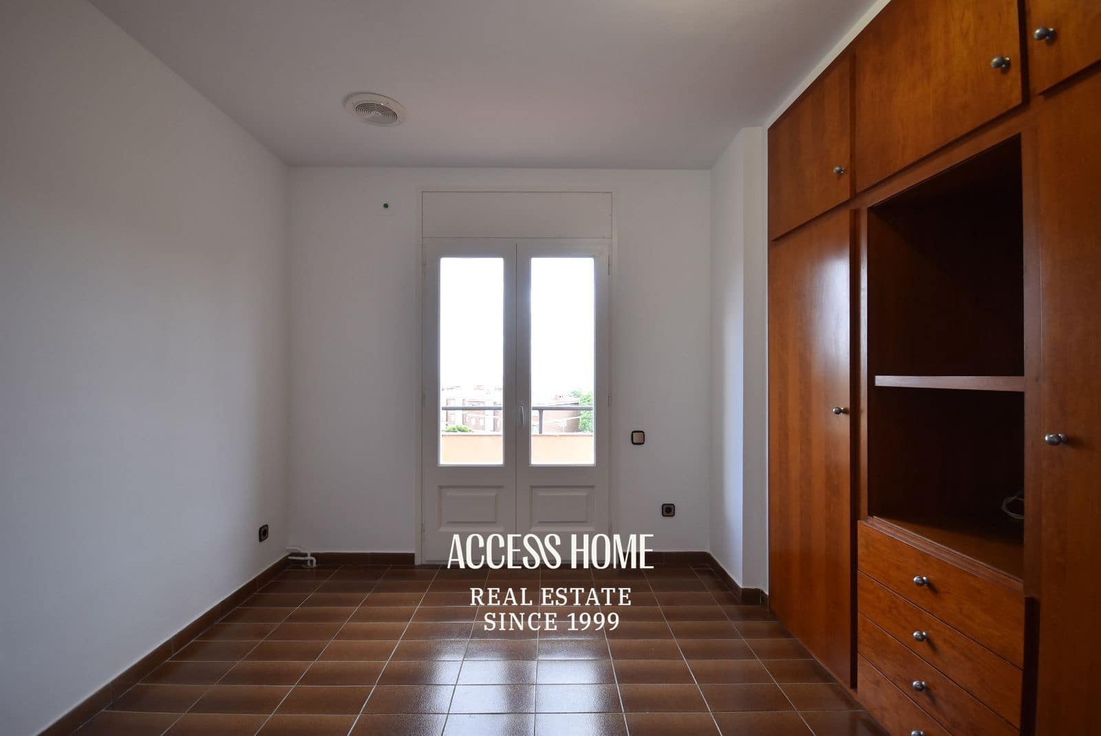 4 soveværelse Byhus til salg i Sant Vicenc de Montalt med garage - € 575.000 (Ref: 9821716)