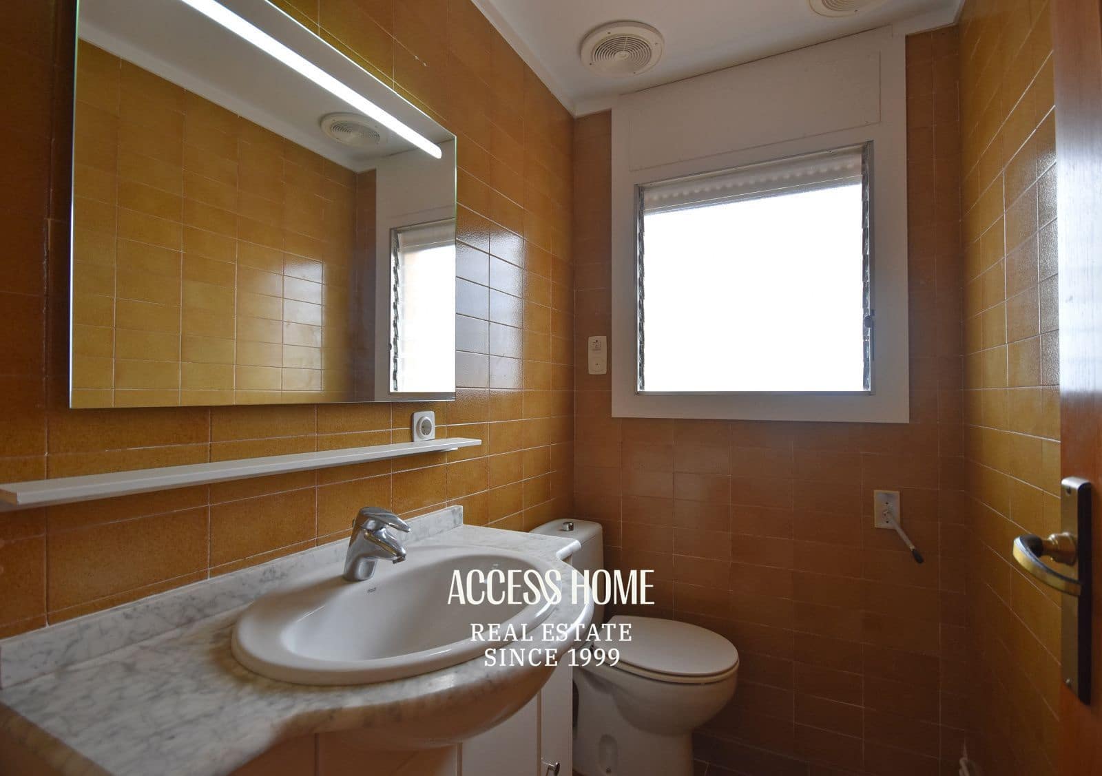 4 soveværelse Byhus til salg i Sant Vicenc de Montalt med garage - € 575.000 (Ref: 9821716)