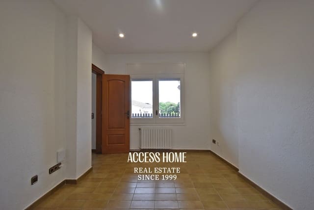 4 slaapkamer Huis te koop in Sant Vicenç de Montalt met garage - € 575.000 (Ref: 9821716)