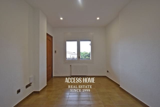 4 slaapkamer Huis te koop in Sant Vicenç de Montalt met garage - € 575.000 (Ref: 9821716)