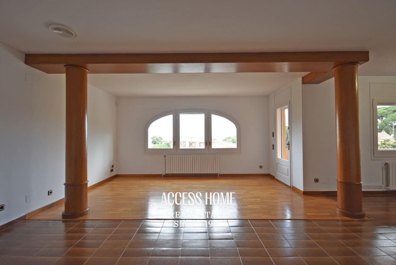 4 soveværelse Byhus til salg i Sant Vicenc de Montalt med garage - € 575.000 (Ref: 9821716)