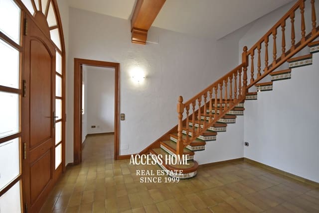 4 slaapkamer Huis te koop in Sant Vicenç de Montalt met garage - € 575.000 (Ref: 9821716)