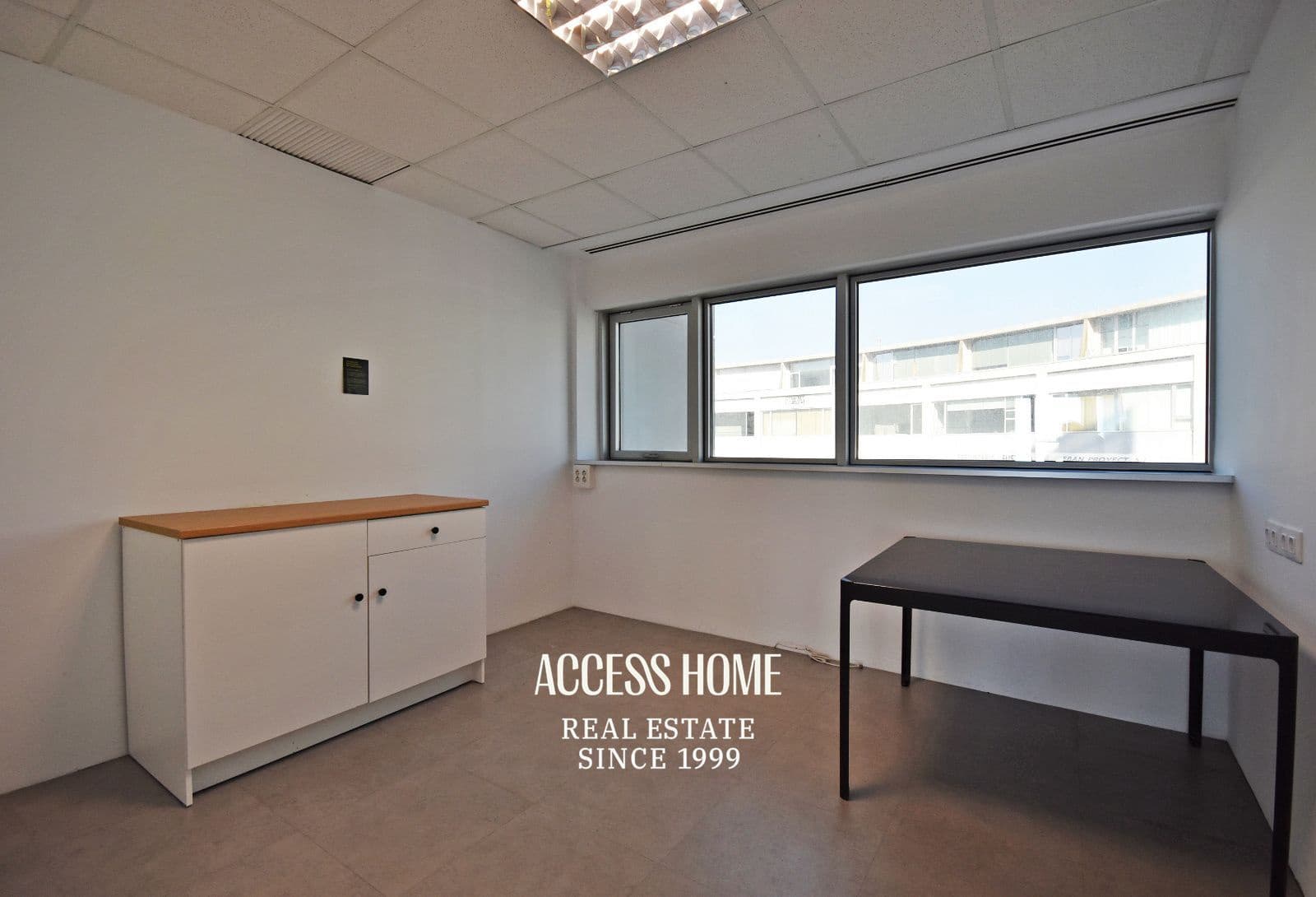 Oficina en Badalona en venta con garaje - 370.000 € (Ref: 9823803)