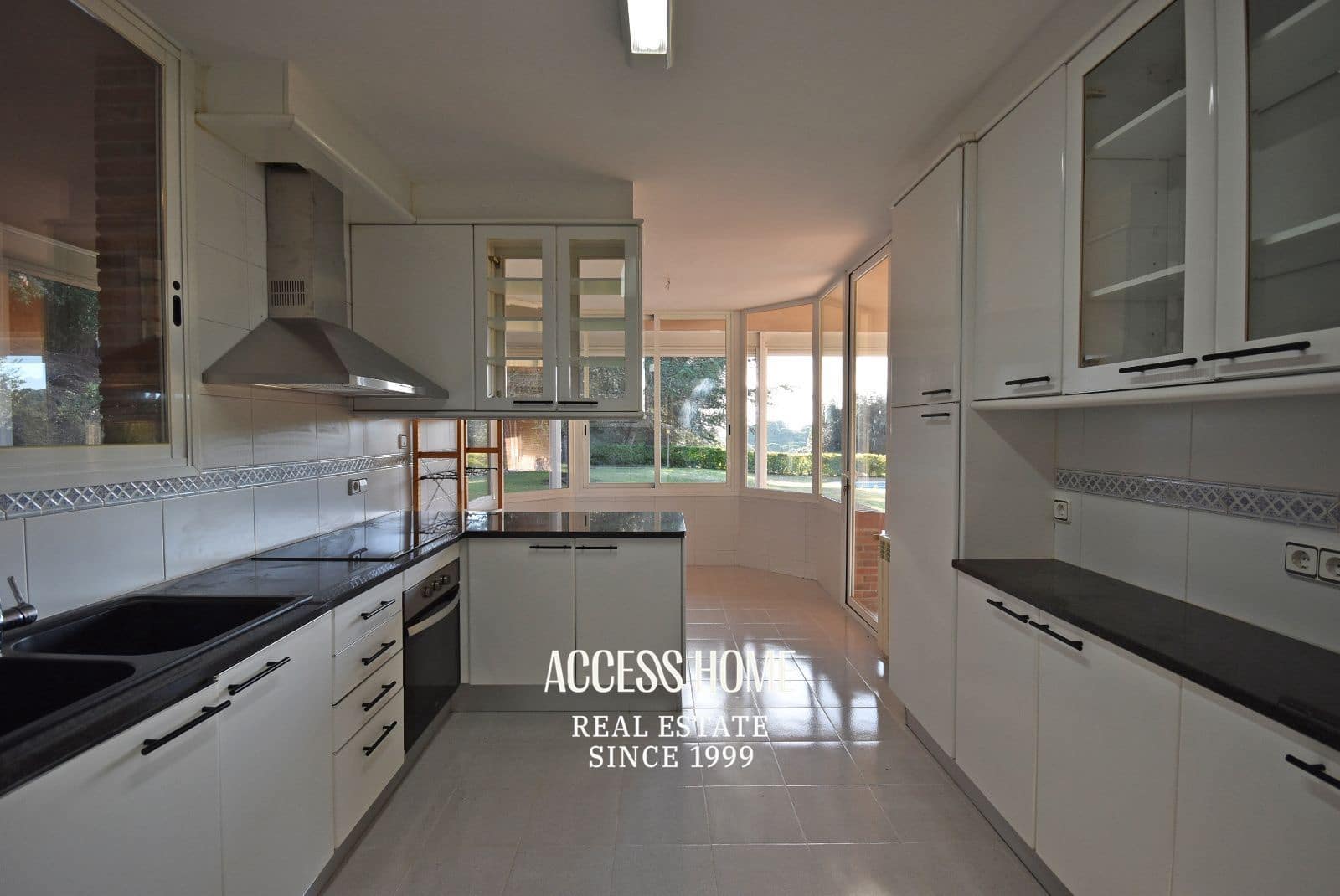 4 Zimmer Villa zu vermieten in Sant Vicenc de Montalt mit Pool Garage - 3.500 € (Ref: 9824096)