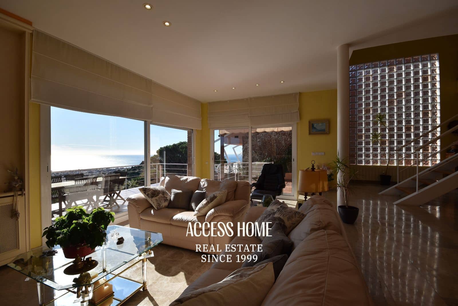 5 bedroom Villa for sale in Premia de Dalt with pool garage - € 895,000 (Ref: 9838591)