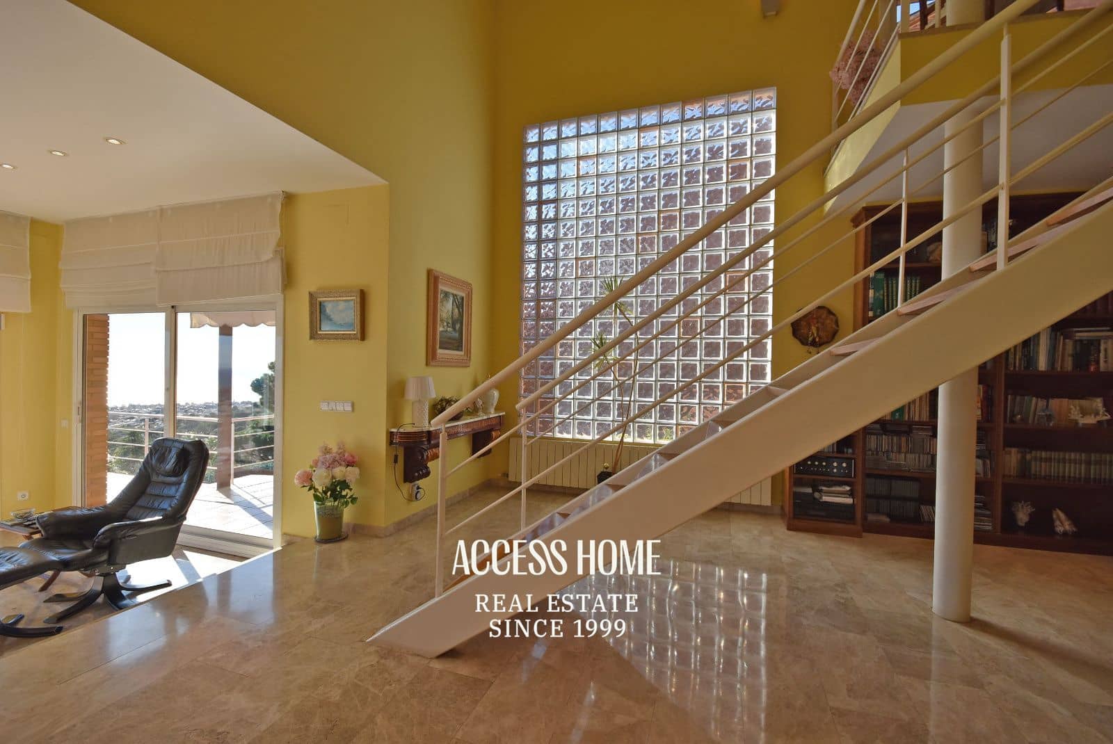 5 bedroom Villa for sale in Premia de Dalt with pool garage - € 895,000 (Ref: 9838591)