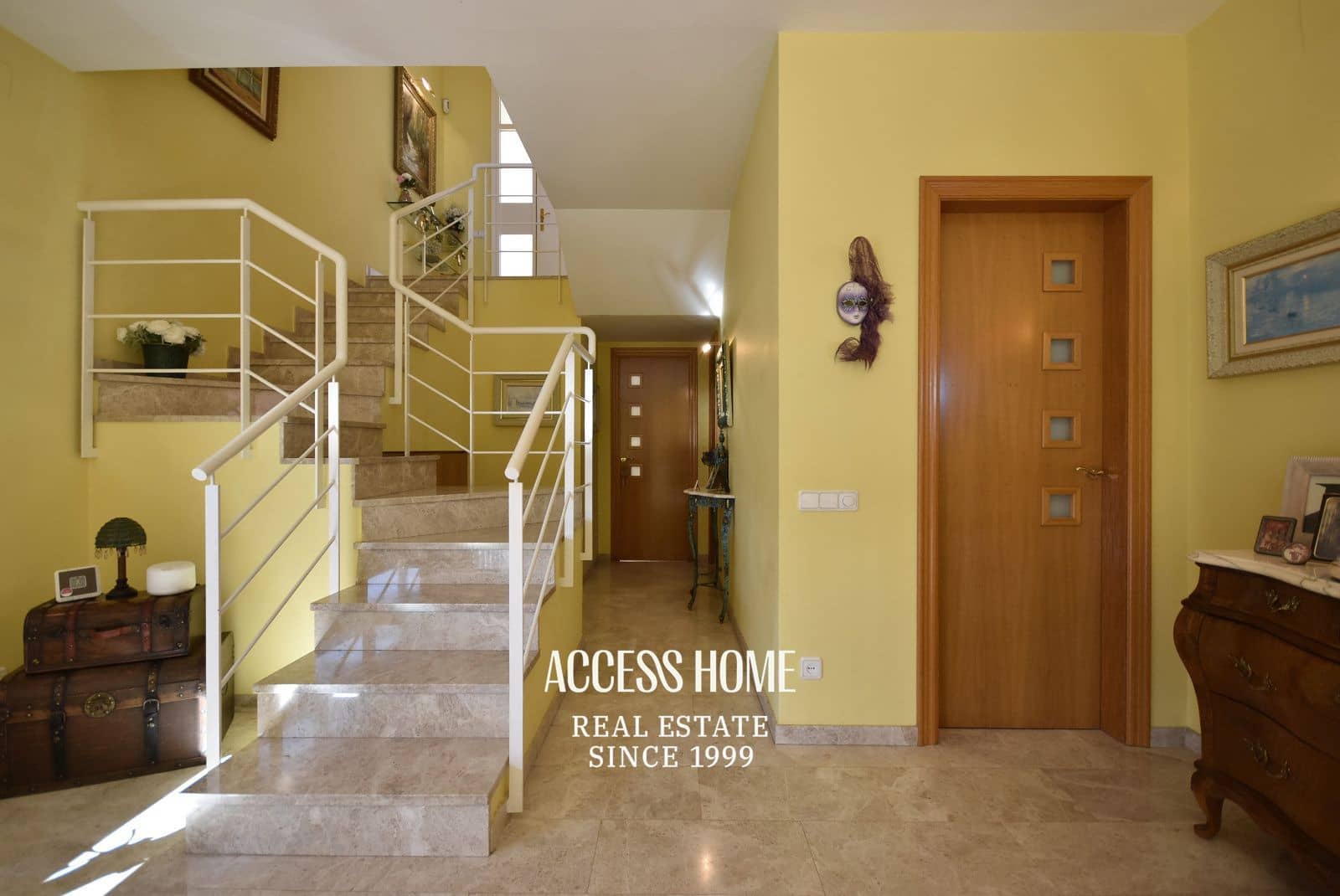 5 bedroom Villa for sale in Premia de Dalt with pool garage - € 895,000 (Ref: 9838591)