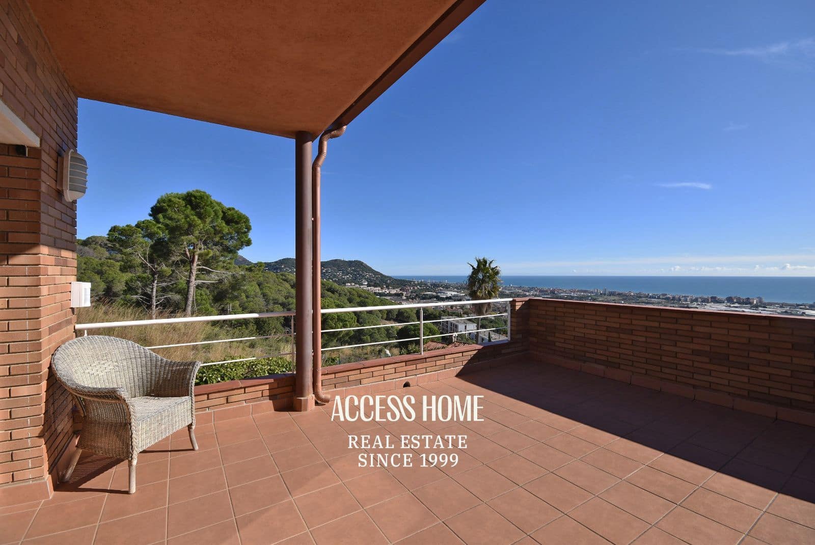 5 bedroom Villa for sale in Premia de Dalt with pool garage - € 895,000 (Ref: 9838591)