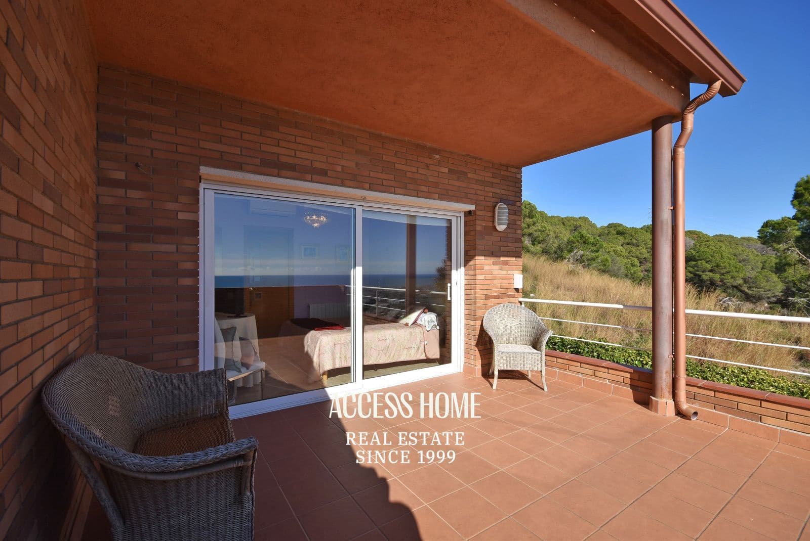 5 bedroom Villa for sale in Premia de Dalt with pool garage - € 895,000 (Ref: 9838591)