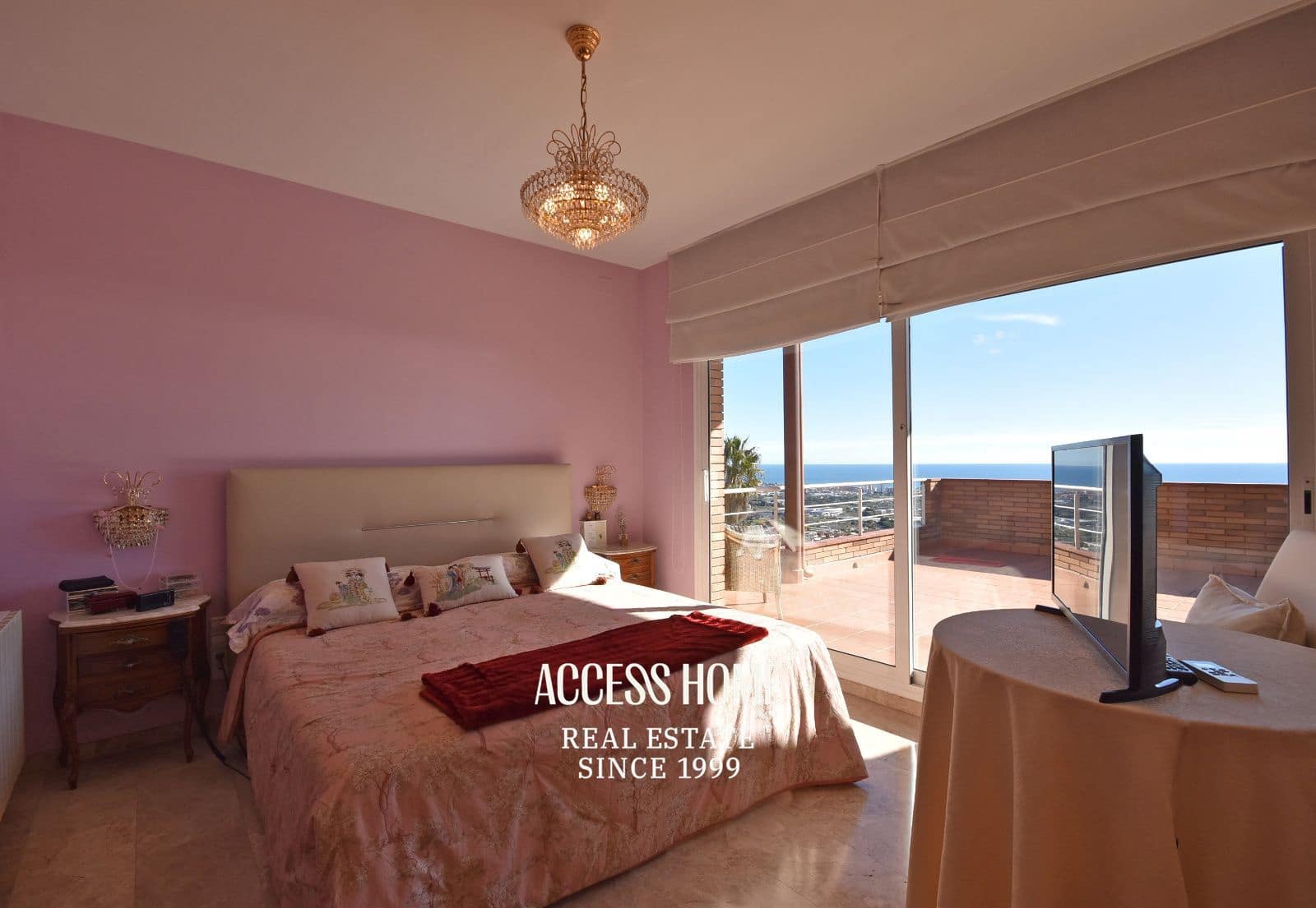 5 bedroom Villa for sale in Premia de Dalt with pool garage - € 895,000 (Ref: 9838591)