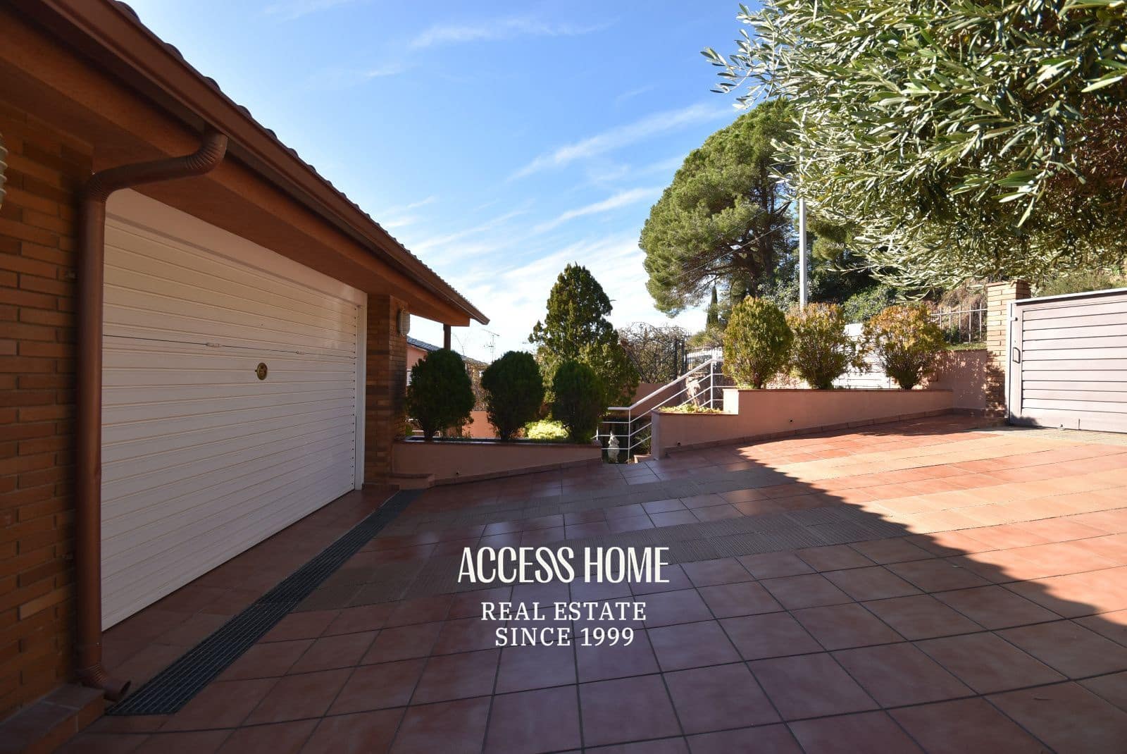 5 bedroom Villa for sale in Premia de Dalt with pool garage - € 895,000 (Ref: 9838591)