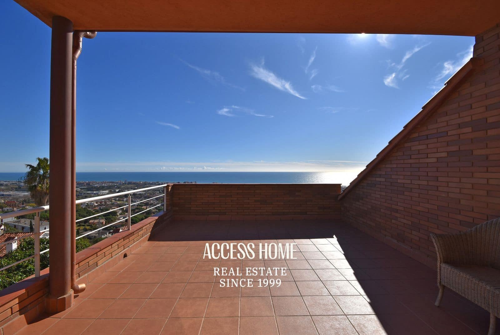 5 bedroom Villa for sale in Premia de Dalt with pool garage - € 895,000 (Ref: 9838591)