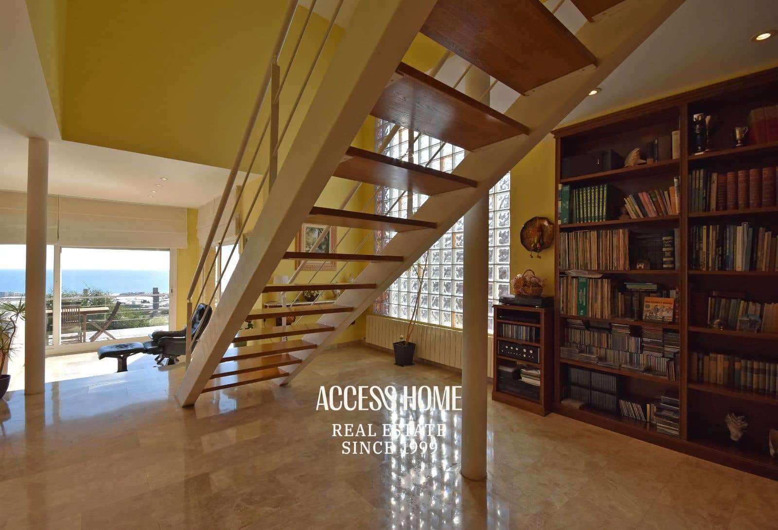 5 bedroom Villa for sale in Premia de Dalt with pool garage - € 895,000 (Ref: 9838591)