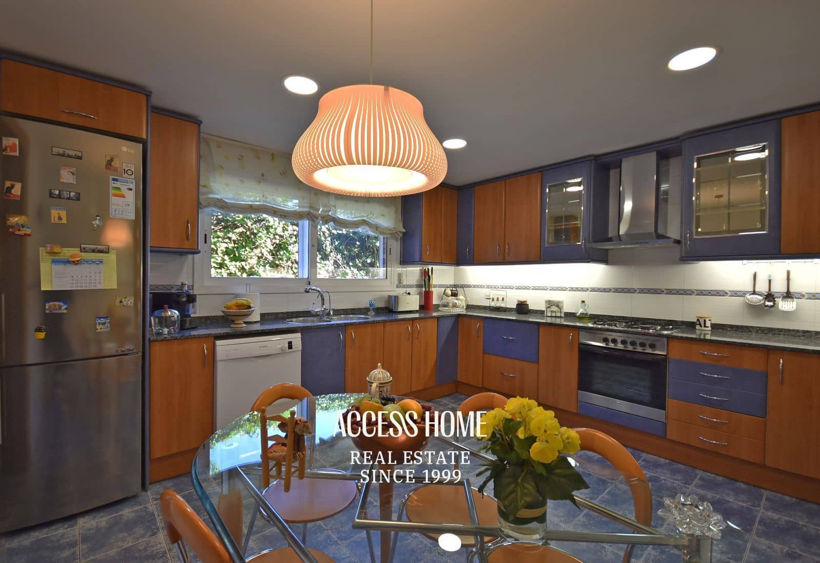 5 bedroom Villa for sale in Premia de Dalt with pool garage - € 895,000 (Ref: 9838591)