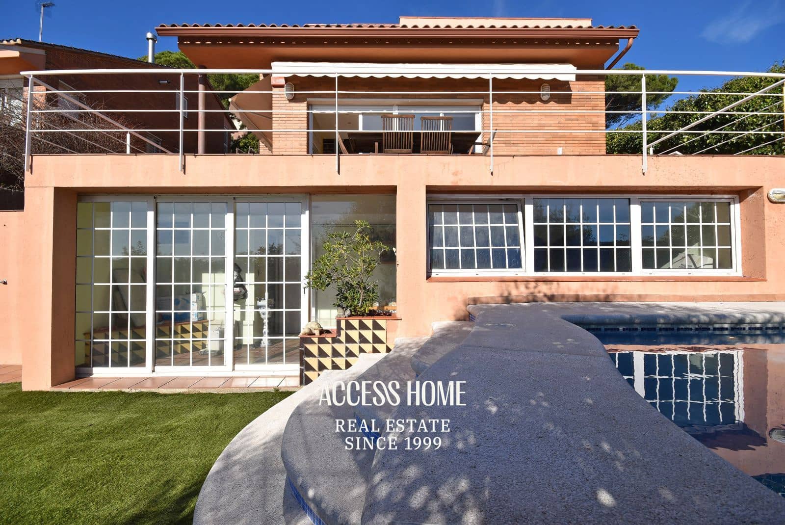 5 bedroom Villa for sale in Premia de Dalt with pool garage - € 895,000 (Ref: 9838591)