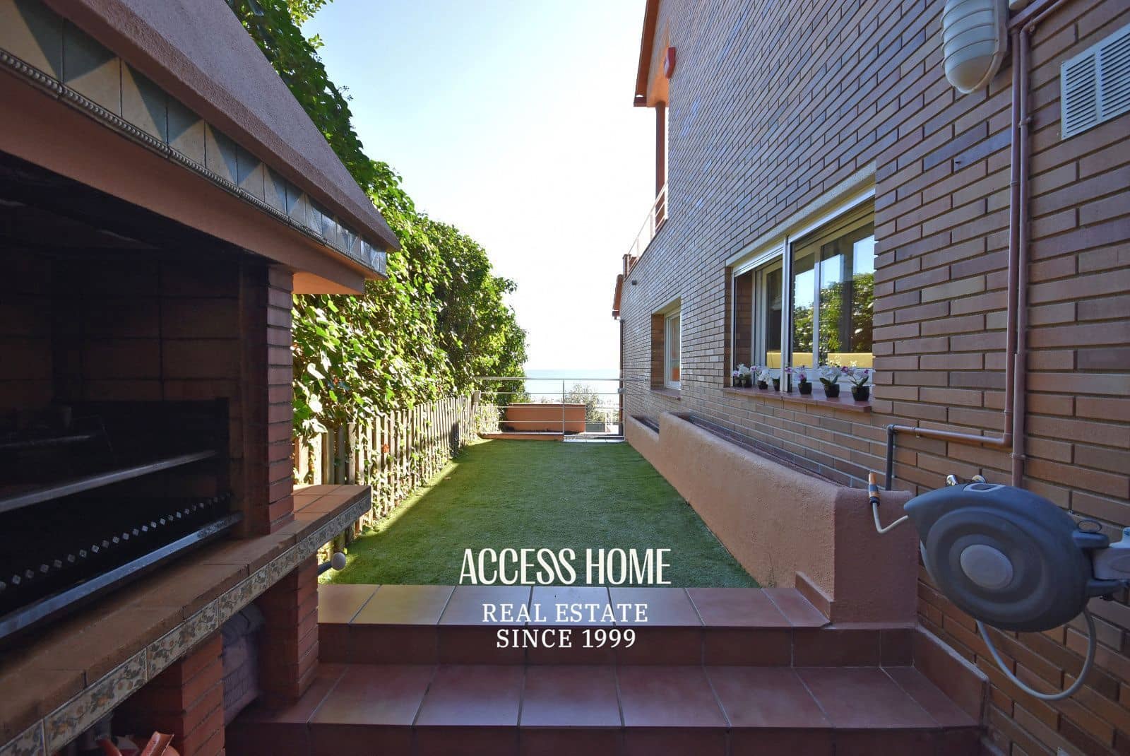 5 bedroom Villa for sale in Premia de Dalt with pool garage - € 895,000 (Ref: 9838591)