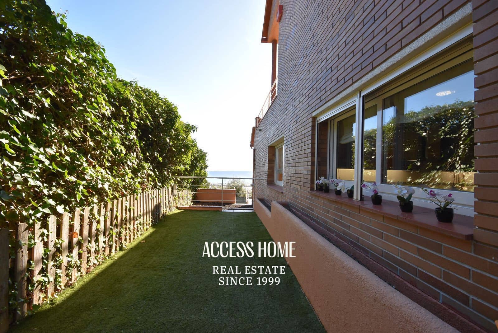 5 bedroom Villa for sale in Premia de Dalt with pool garage - € 895,000 (Ref: 9838591)