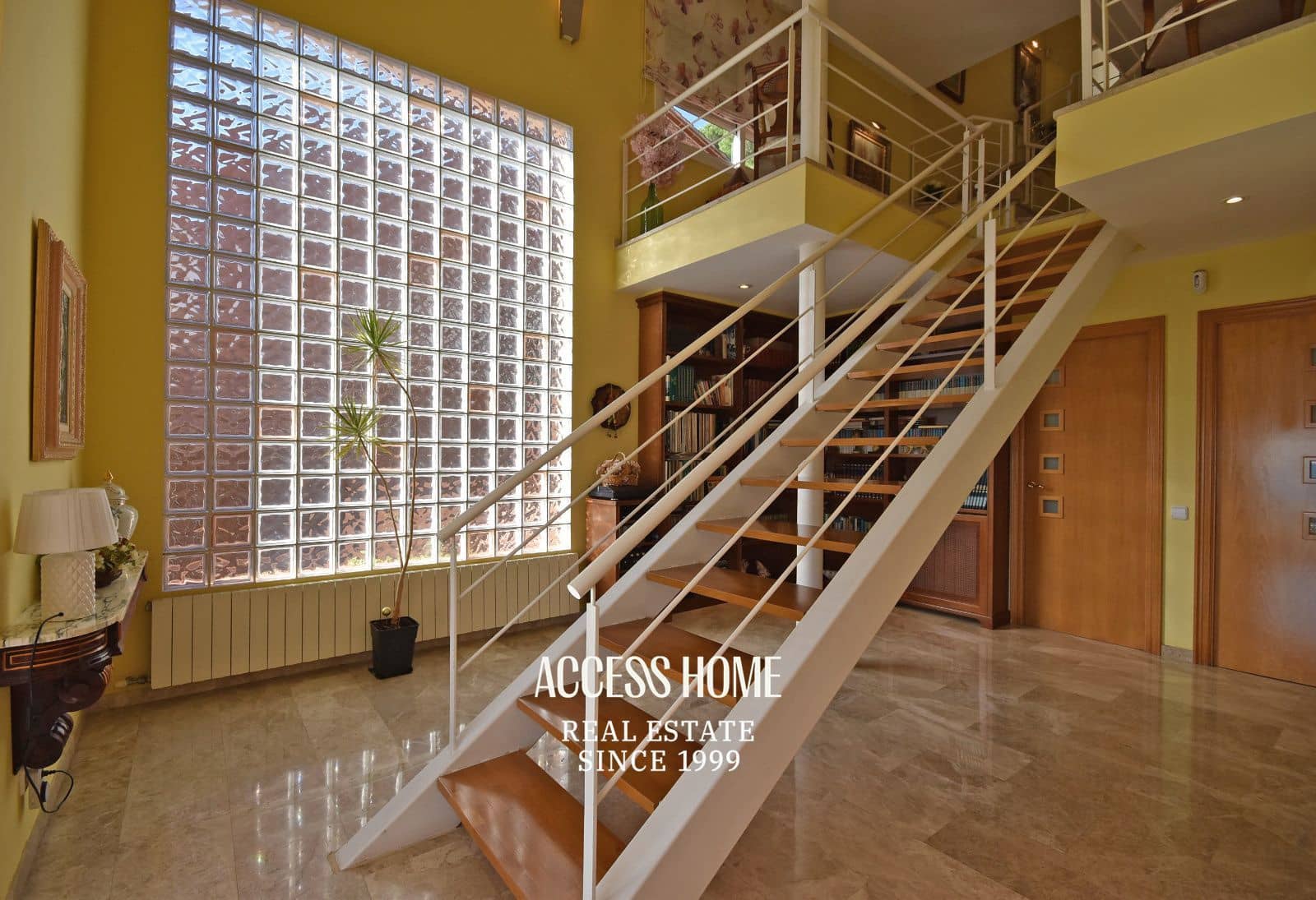 5 bedroom Villa for sale in Premia de Dalt with pool garage - € 895,000 (Ref: 9838591)