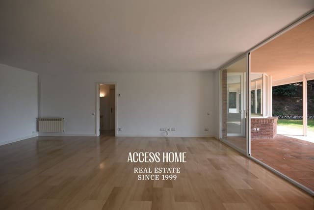 4 soveværelse Villa til salg i Sant Vicenç de Montalt med swimmingpool garage - € 995.000 (Ref: 9844583)