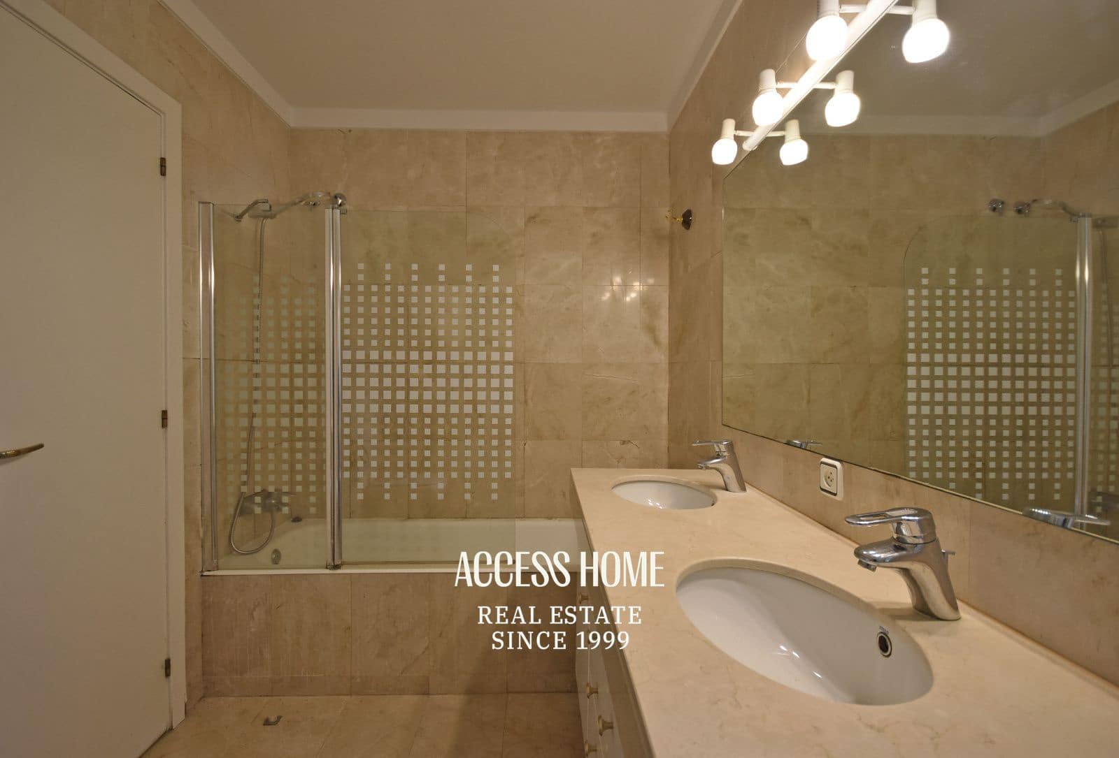 4 soveværelse Villa til salg i Sant Vicenc de Montalt med swimmingpool garage - € 995.000 (Ref: 9844583)