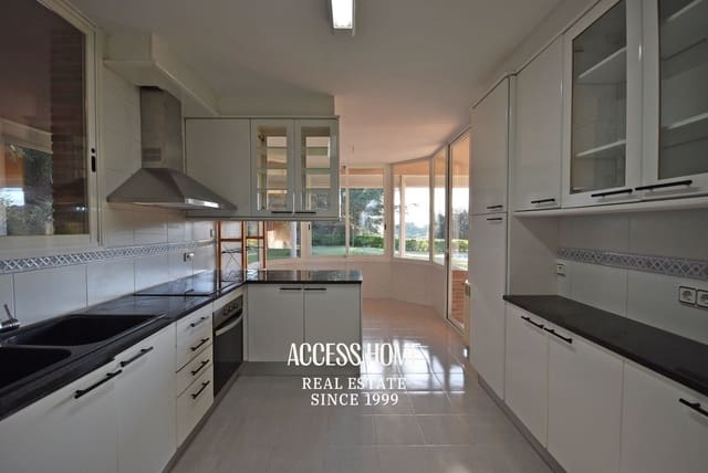 4 soveværelse Villa til salg i Sant Vicenç de Montalt med swimmingpool garage - € 995.000 (Ref: 9844583)