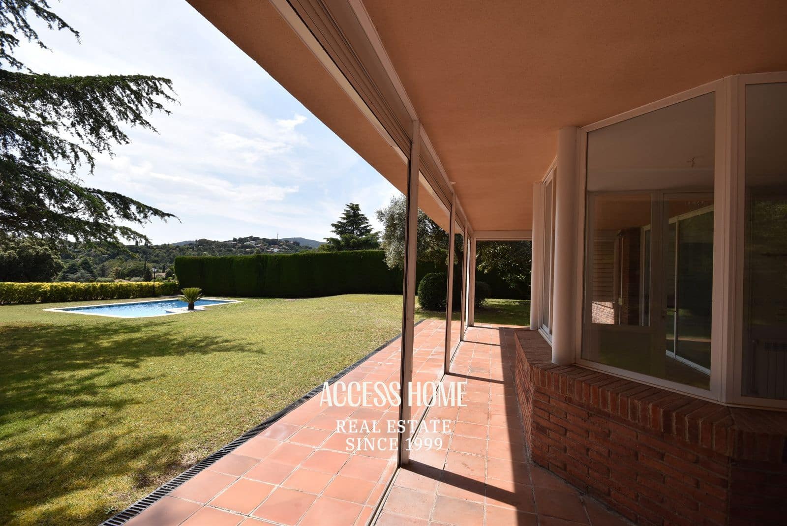 4 soveværelse Villa til salg i Sant Vicenc de Montalt med swimmingpool garage - € 995.000 (Ref: 9844583)
