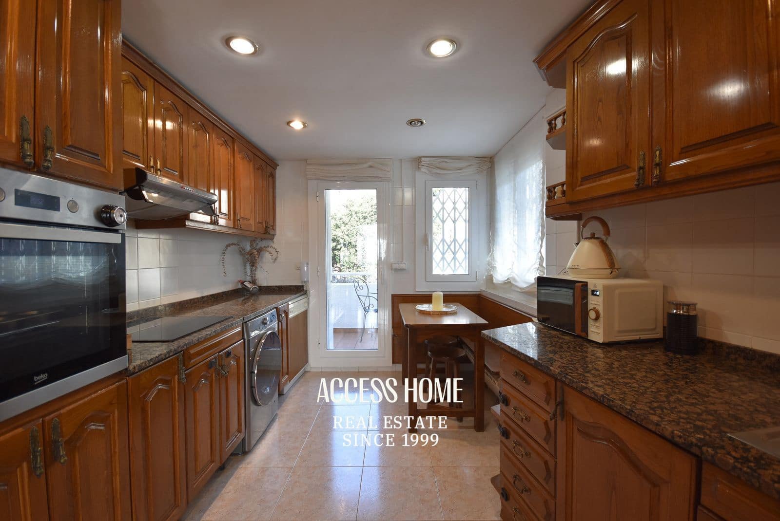4 bedroom Villa for sale in Alella with pool garage - € 750,000 (Ref: 9854281)