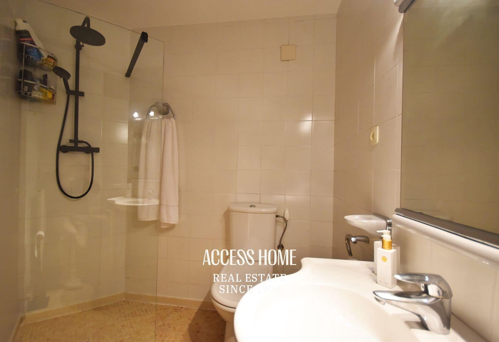 4 bedroom Villa for sale in Alella with pool garage - € 750,000 (Ref: 9854281)