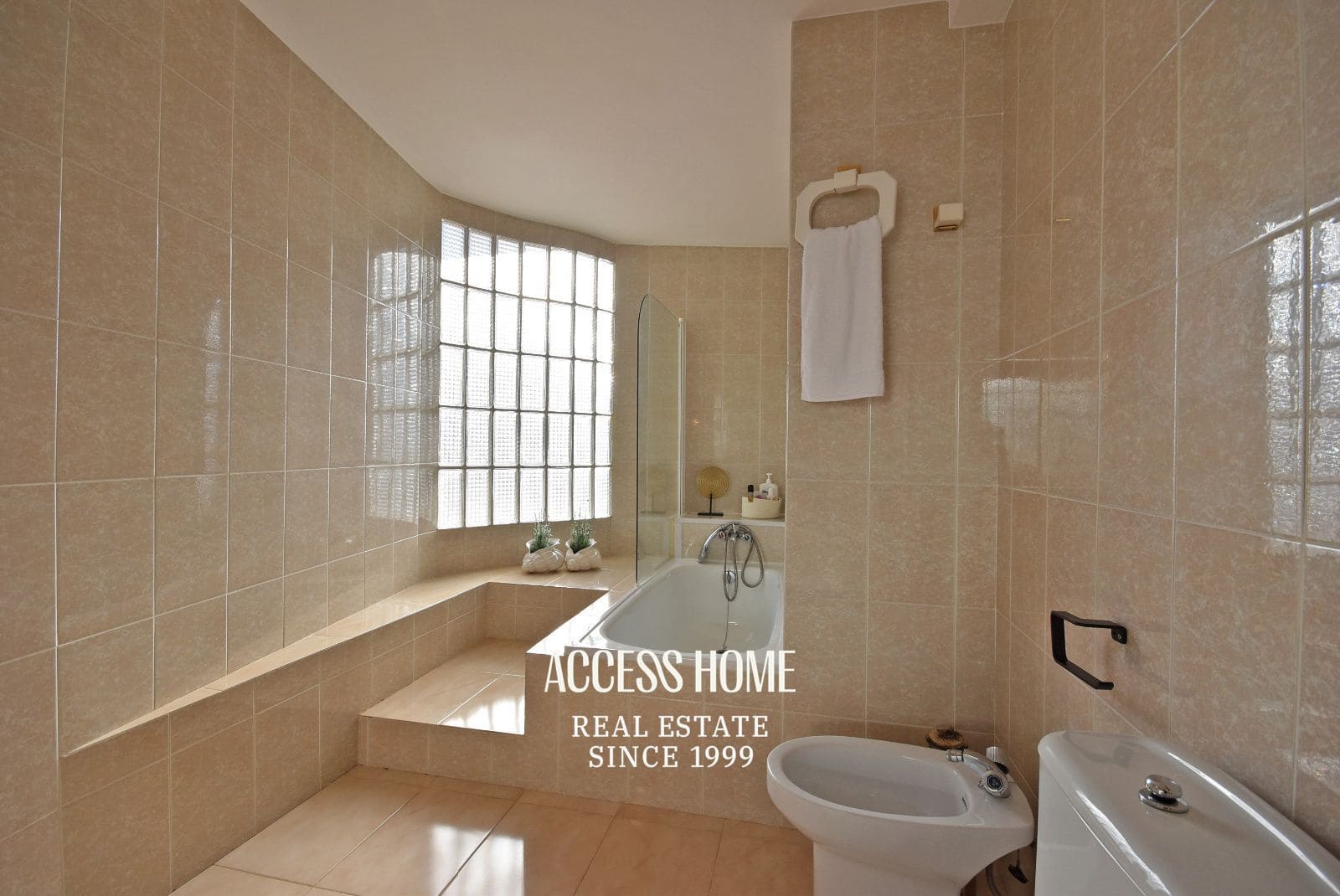 4 bedroom Villa for sale in Alella with pool garage - € 750,000 (Ref: 9854281)
