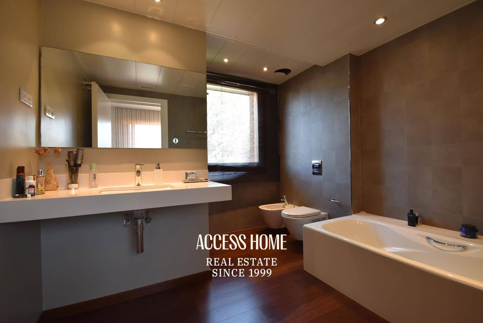 4 bedroom Villa for sale in Cabrera de Mar with garage - € 1,420,000 (Ref: 9874118)