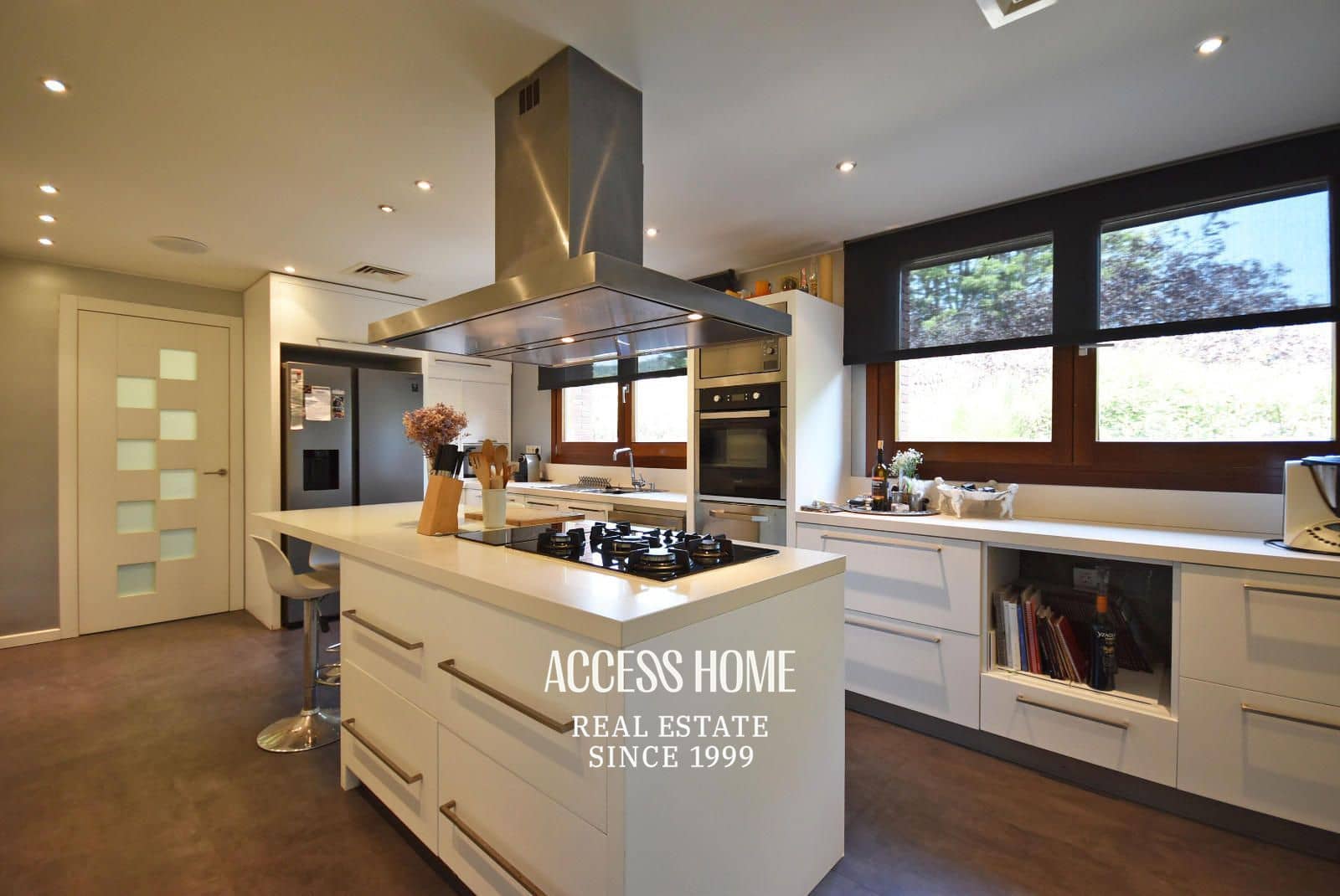4 bedroom Villa for sale in Cabrera de Mar with garage - € 1,420,000 (Ref: 9874118)