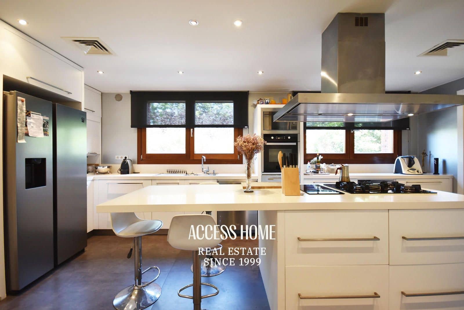 4 bedroom Villa for sale in Cabrera de Mar with garage - € 1,420,000 (Ref: 9874118)